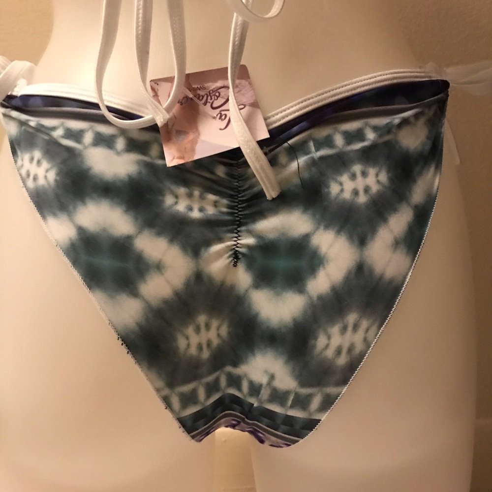 Bikini - Picture 6 of 7